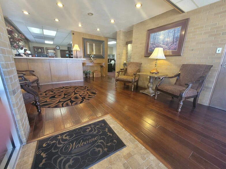 104 E Eufaula St, Norman, OK for lease - Lobby - Image 2 of 3