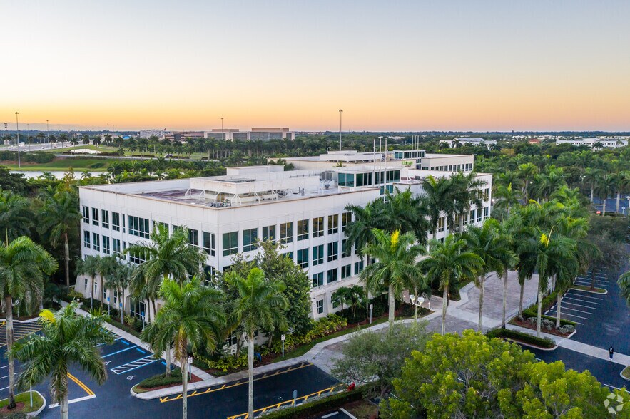 2200 N commerce Pky, Weston, FL à louer - Photo du bâtiment - Image 1 de 7