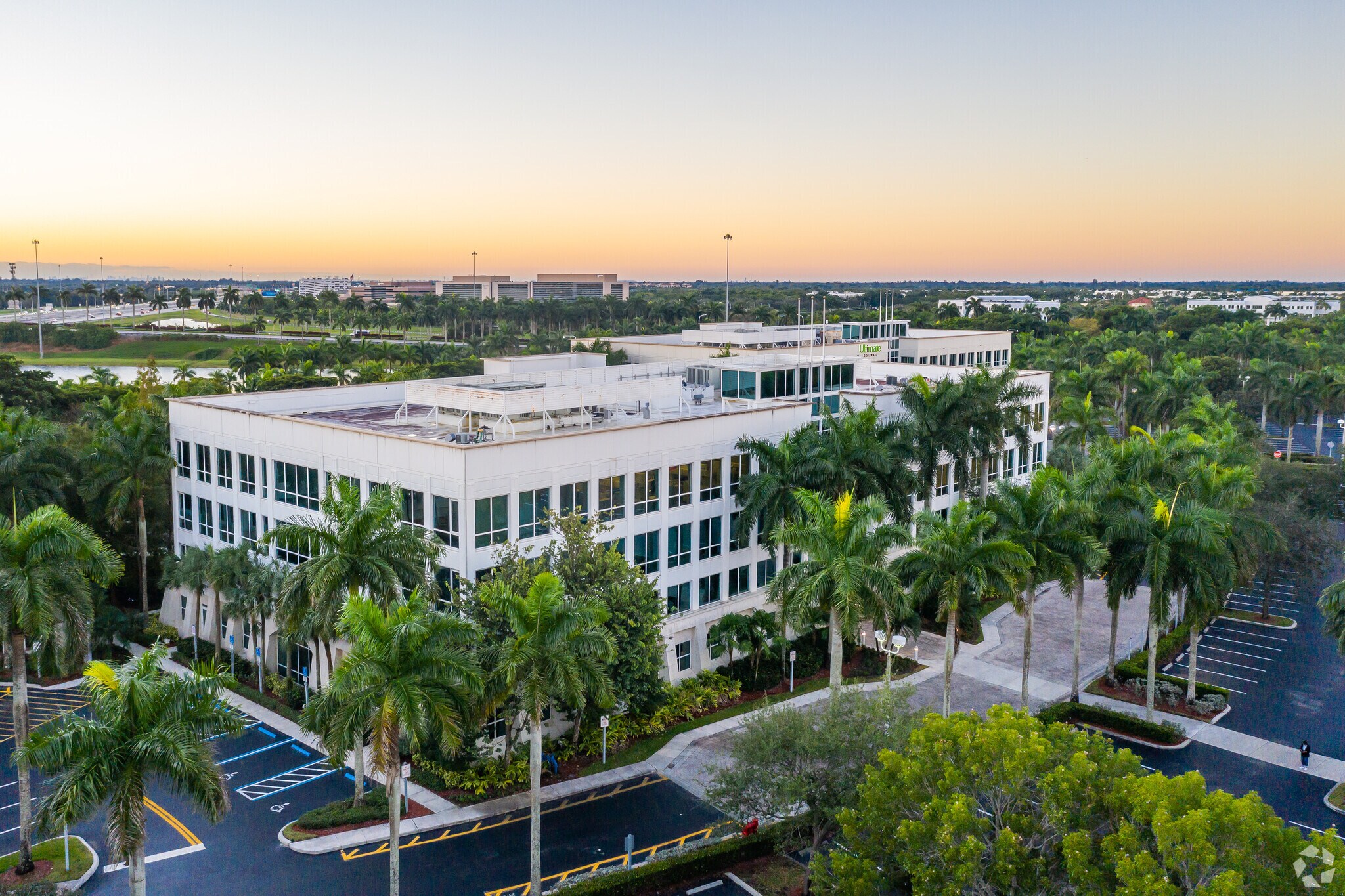 2200 N commerce Pky, Weston, FL à louer Photo du bâtiment- Image 1 de 8