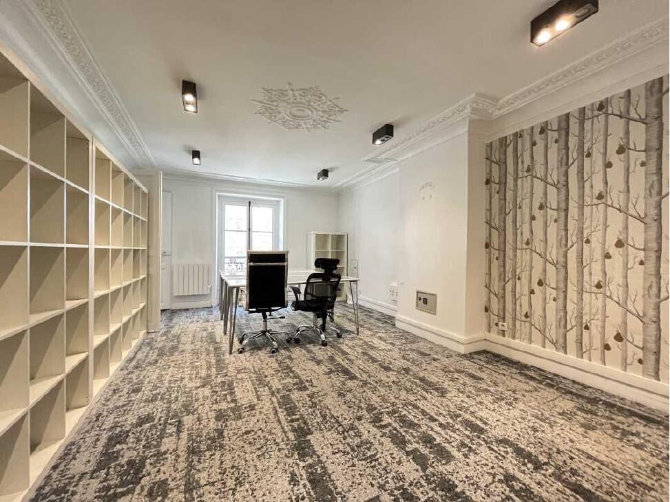 32 Rue Washington, Paris for sale Interior Photo- Image 1 of 15