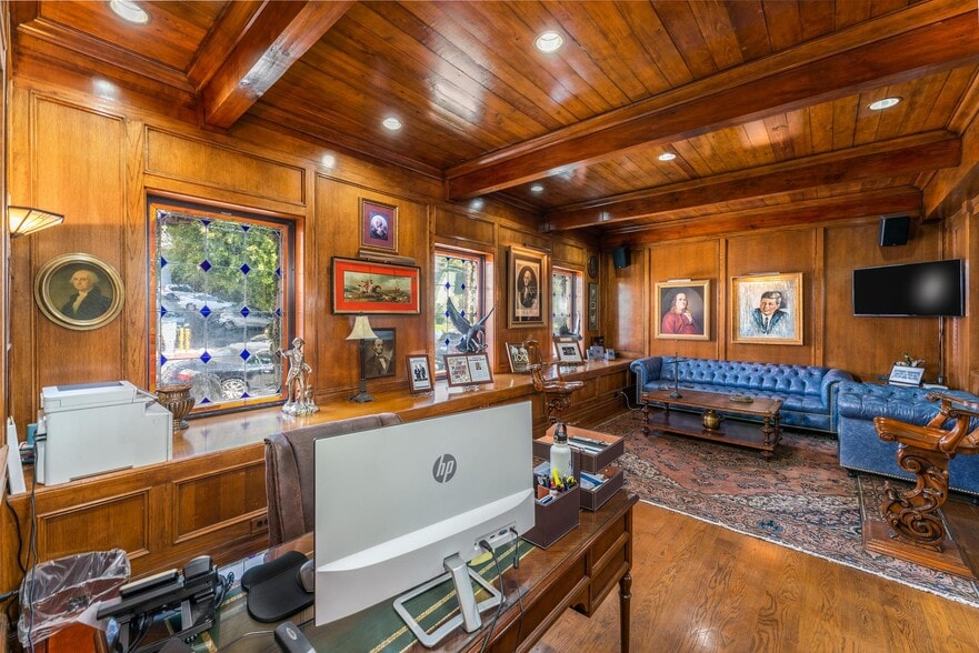 8752 Holloway Dr, West Hollywood, CA for sale - Interior Photo - Image 2 of 30