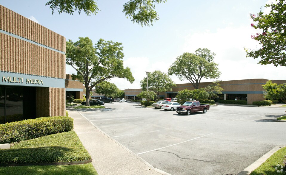 400 E Ramsey Rd, San Antonio, TX à louer - Photo du bâtiment - Image 3 de 14