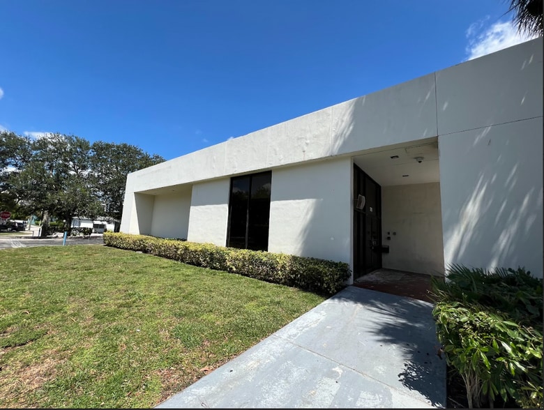 300 E Dania Beach Blvd, Dania, FL for lease - Building Photo - Image 2 of 55