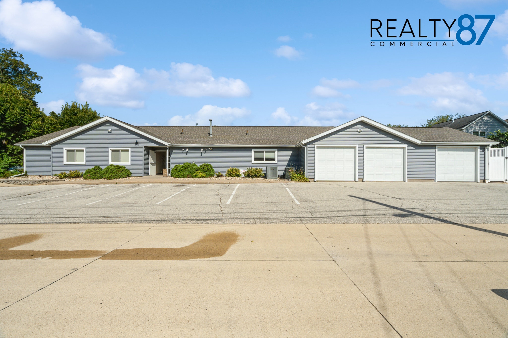 715 10th Ave SE, Cedar Rapids, IA for sale Primary Photo- Image 1 of 19