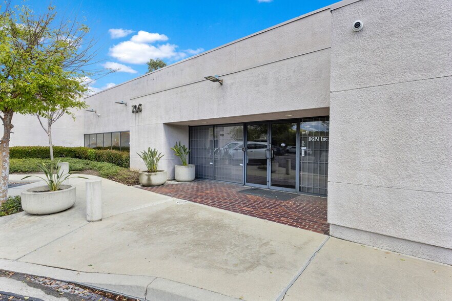 706 N Diamond Bar Blvd, Diamond Bar, CA à vendre - Photo du bâtiment - Image 2 de 38