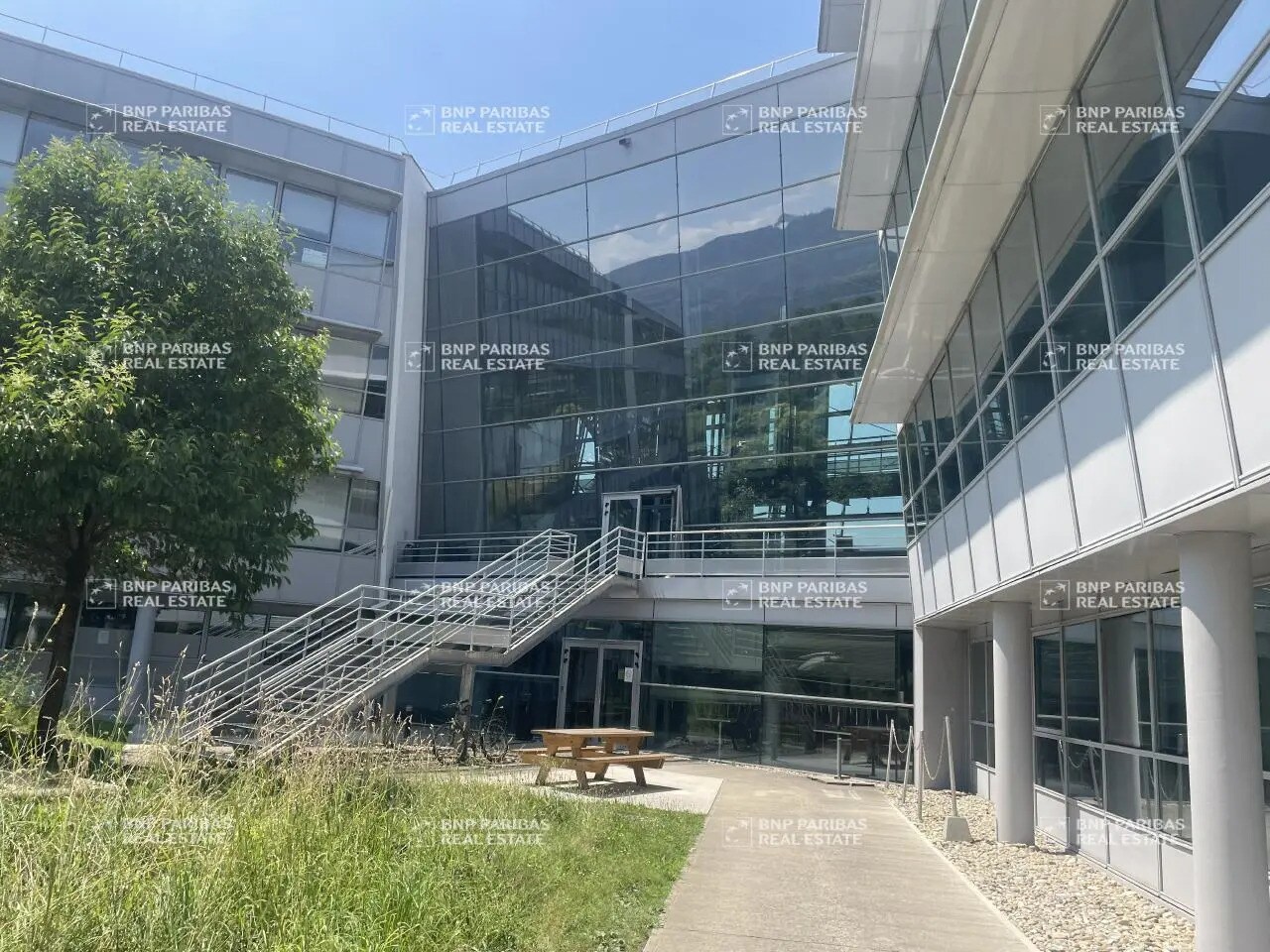 Bureau dans Montbonnot-Saint-Martin à louer Photo du bâtiment- Image 1 de 11