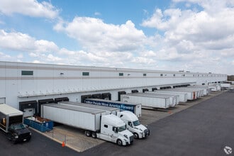 9020 Murphy Rd, Woodridge, IL for lease Building Photo- Image 1 of 5