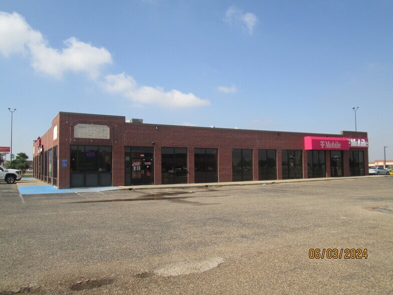 N 1101 - 1115 N. I-27 N, Plainview, TX à louer - Photo du bâtiment - Image 2 de 4