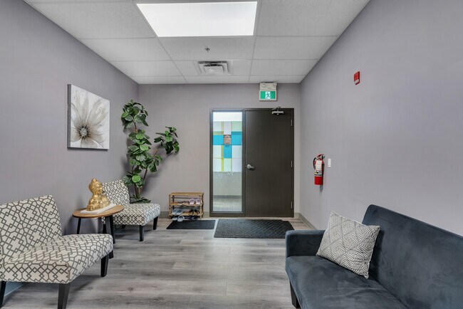 Plus de détails pour 20 Saddlestone Dr, Calgary, AB - Commerce de détail à vendre