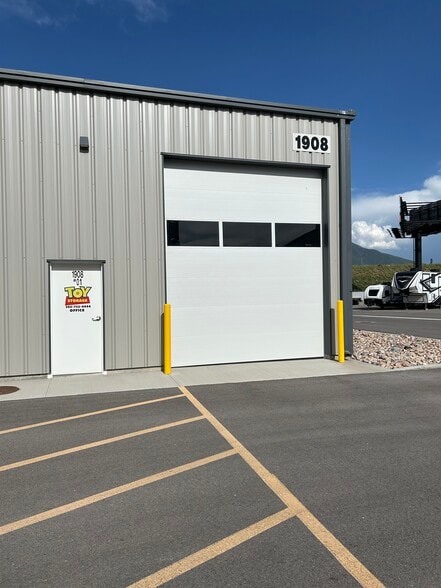 1908 N 200 E, Spanish Fork, UT for lease - Building Photo - Image 3 of 26