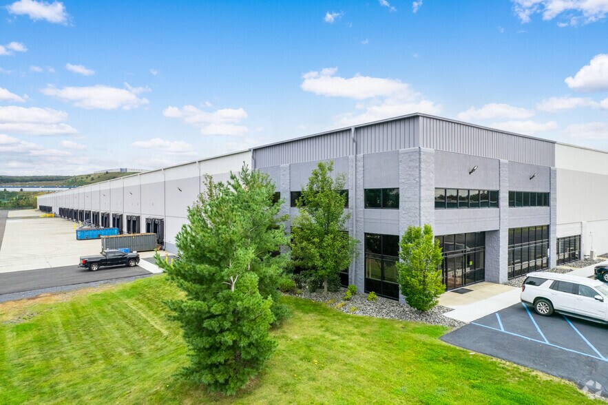 325 Centerpoint Blvd, Jenkins, PA for lease - Primary Photo - Image 1 of 5