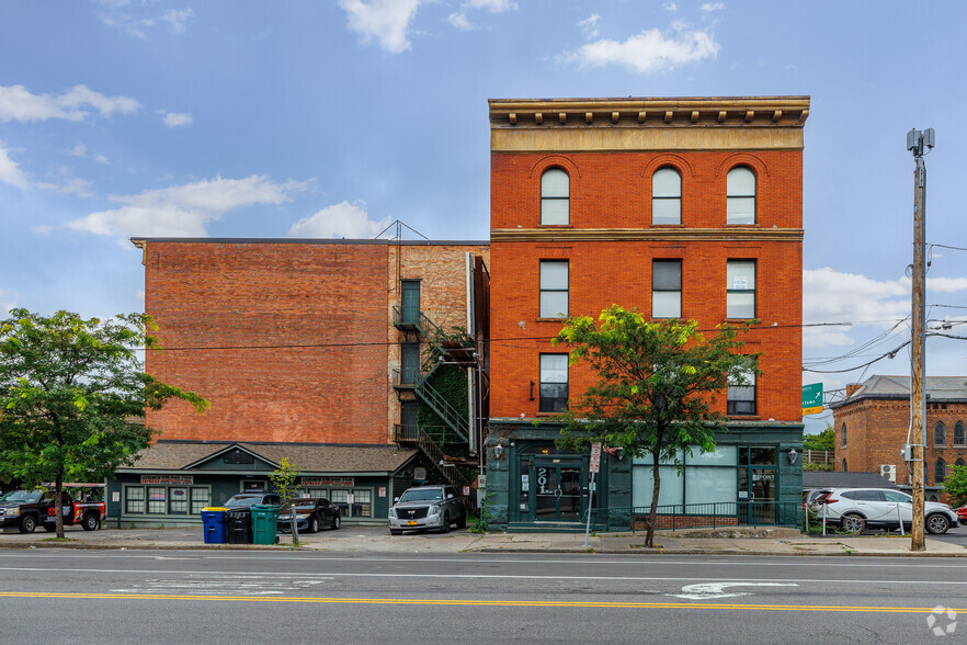 323 James St, Syracuse, NY à vendre - Photo principale - Image 1 de 1