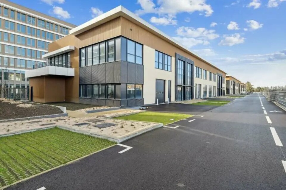 Flex in Nanterre for lease Building Photo- Image 1 of 4