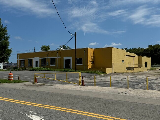 Plus de détails pour 321 S Jefferson Ave, Eatonton, GA - Industriel à vendre
