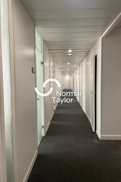 Office in Lyon for sale - Interior Photo - Image 2 of 7