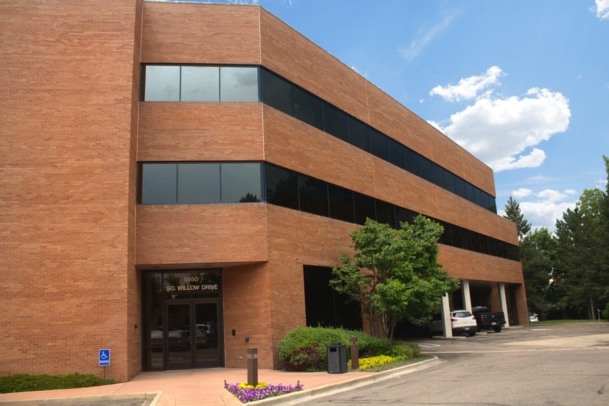 5950 S Willow Dr, Greenwood Village, CO à louer - Photo du bâtiment - Image 2 de 2