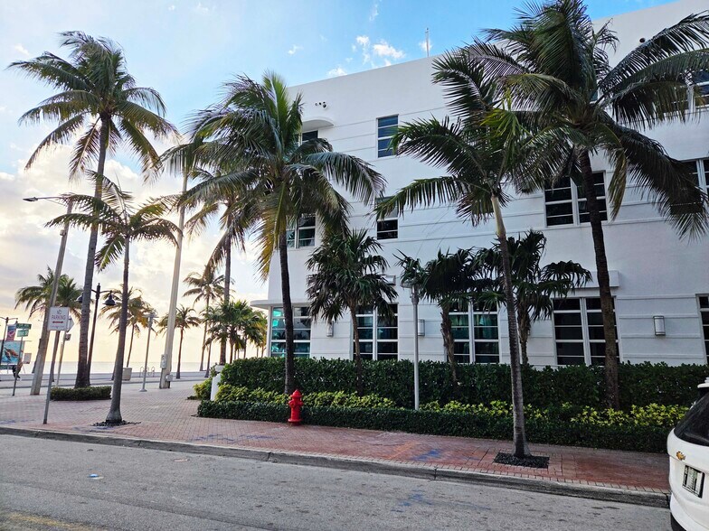101 S Fort Lauderdale Beach Blvd, Fort Lauderdale, FL à louer - Photo du bâtiment - Image 3 de 10