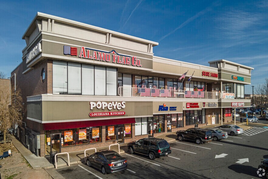 6100-6138 Arlington Blvd, Falls Church, VA à louer - Photo du bâtiment - Image 2 de 3