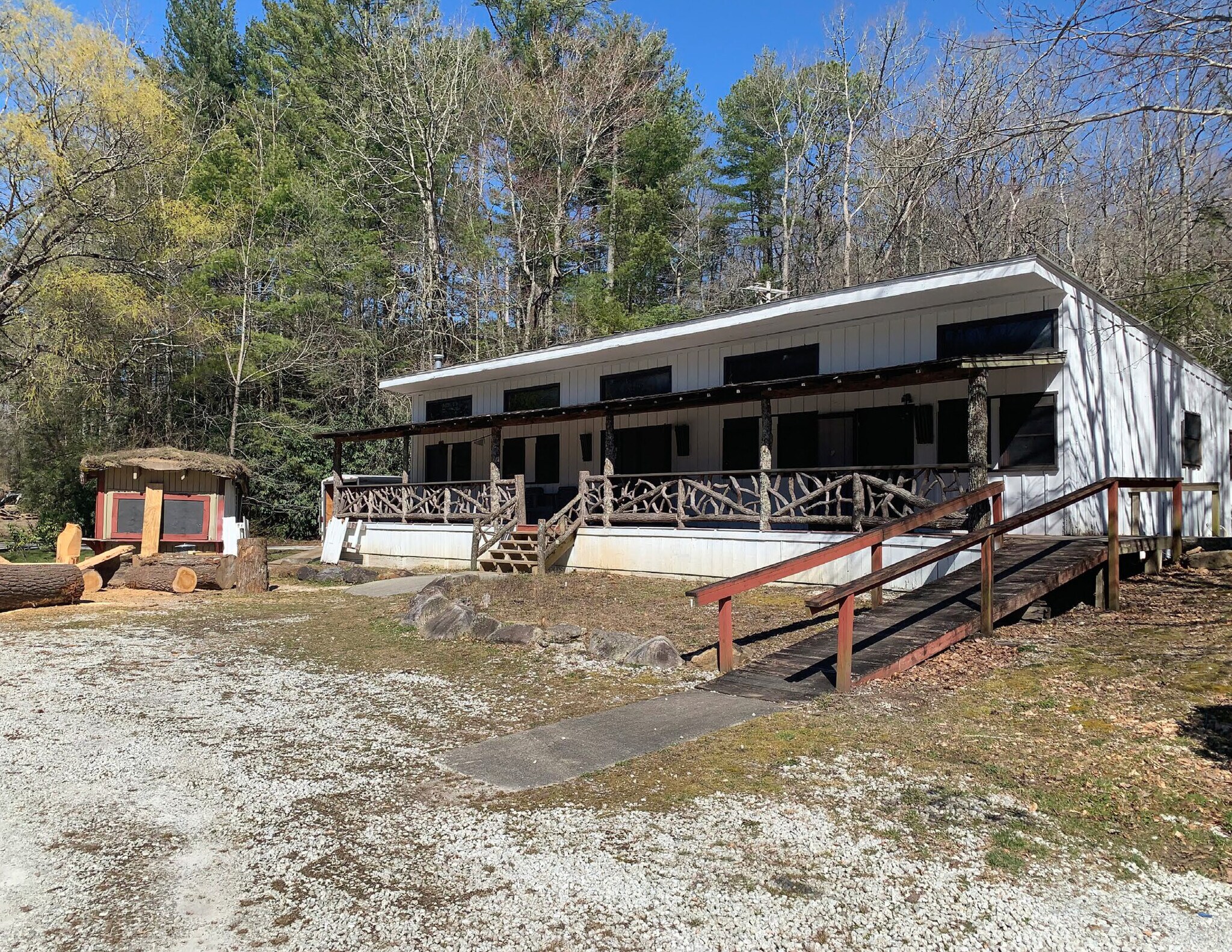 16716 Rosman Hwy, Lake Toxaway, NC à louer Photo du bâtiment- Image 1 de 8