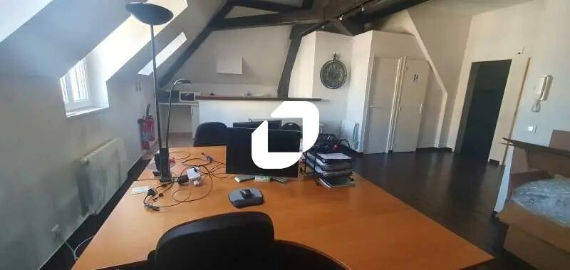 Office in Poissy for lease - Interior Photo - Image 1 of 8