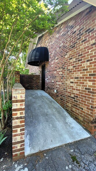 101 Chapman St, Greenville, SC à vendre - Photo du bâtiment - Image 3 de 15