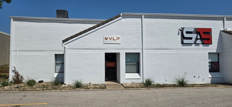 2011 Lamar Dr, Round Rock, TX à louer - Photo du bâtiment - Image 1 de 5