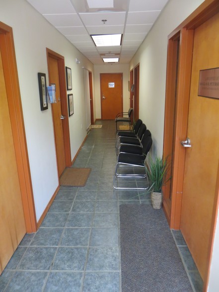 280 N Main St, East Longmeadow, MA for lease - Building Photo - Image 3 of 7