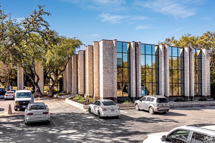 8632 Fredericksburg Rd, San Antonio, TX à louer - Photo principale - Image 1 de 5