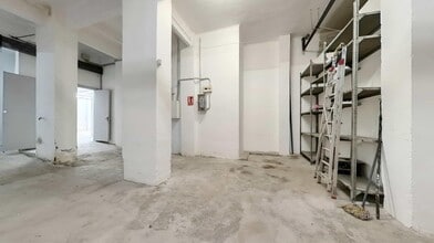 Retail in Santa Coloma de Gramenet, Barcelona for lease Interior Photo- Image 1 of 6