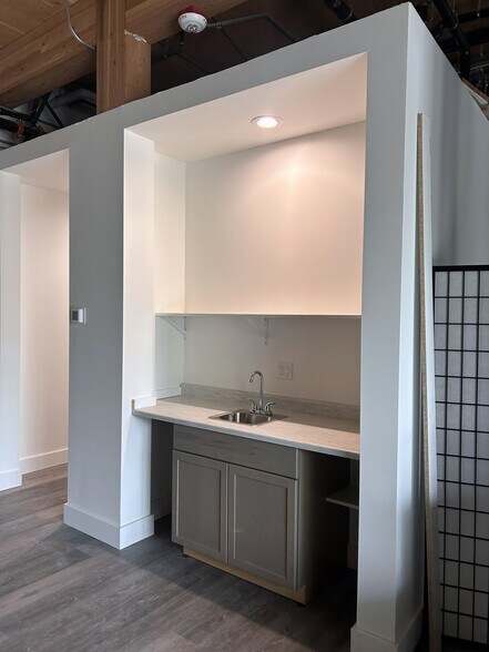 7373 N Philadelphia Ave, Portland, OR à louer - Photo du bâtiment - Image 3 de 22