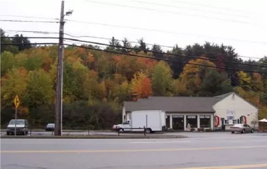 Lake Shore Rd portfolio of 2 properties for sale on LoopNet.ca - Building Photo - Image 2 of 7