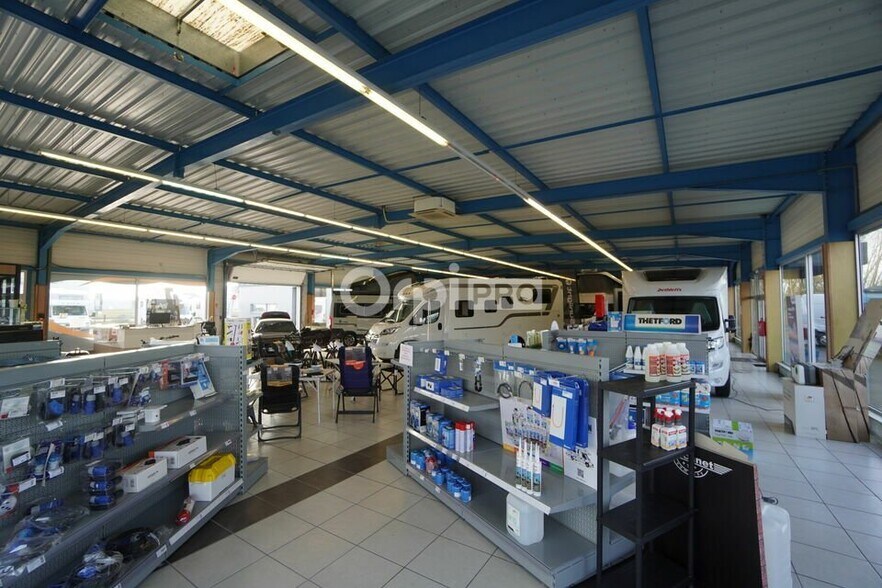 Retail in Choisey for lease - Building Photo - Image 1 of 8