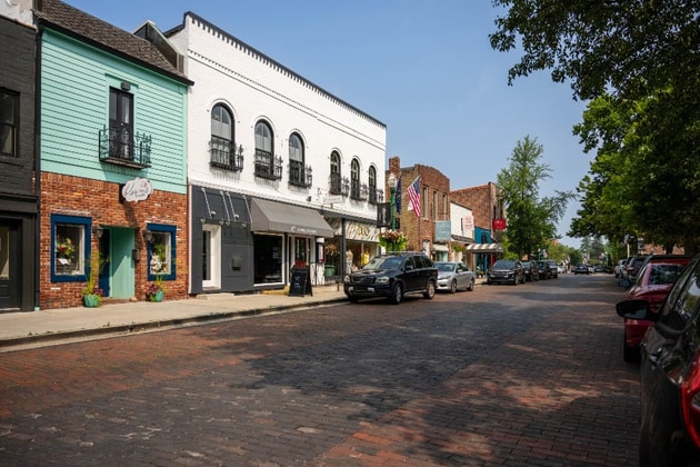 176 S Main St, Zionsville, IN for sale - Building Photo - Image 2 of 8