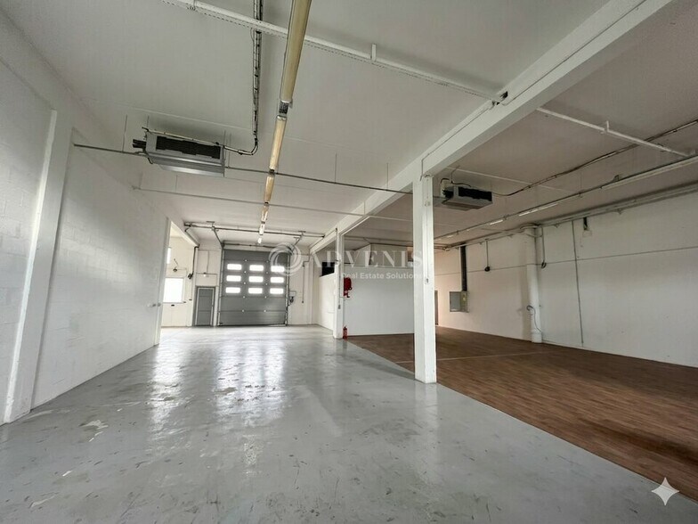 Flex in Neuilly-sur-Marne for lease - Interior Photo - Image 2 of 12