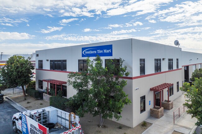 Plus de détails pour 205 W Slover Ave, Bloomington, CA - Industriel à louer