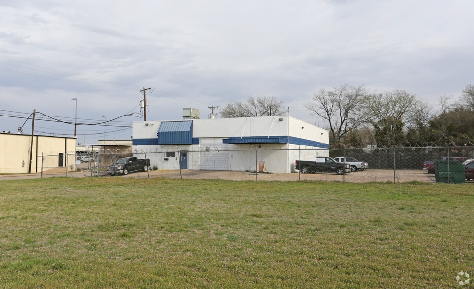 1209 Baurline St, Fort Worth, TX for sale - Building Photo - Image 2 of 3