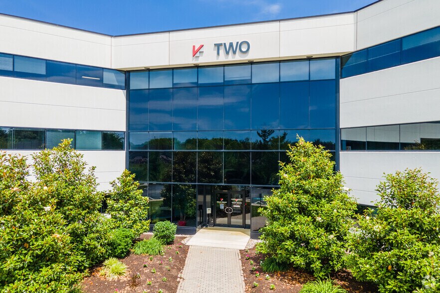 512 Township Line Rd, Blue Bell, PA à louer - Photo du bâtiment - Image 2 de 5