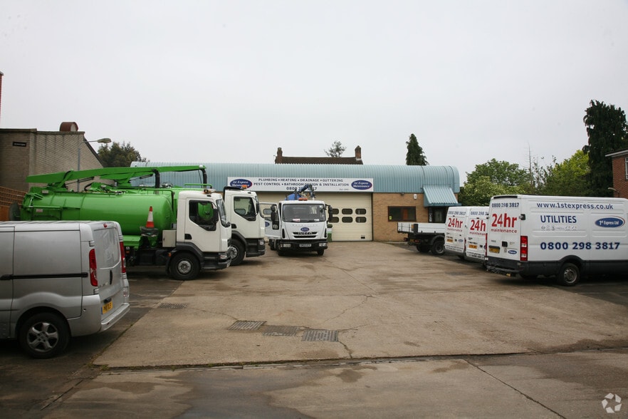 Holly Rd, Hampton for sale - Primary Photo - Image 2 of 2