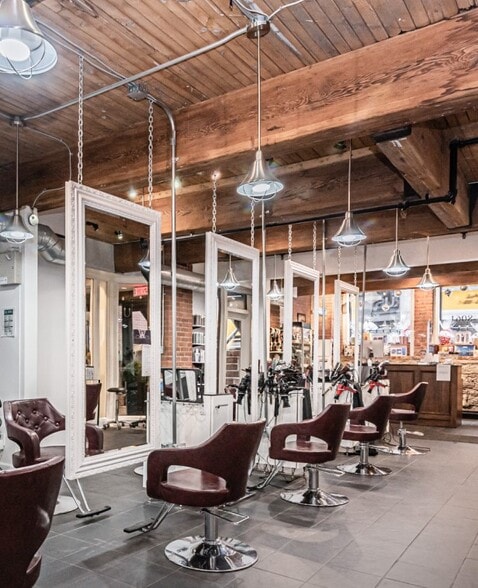 387 Rue Saint-Paul O, Montréal, QC for lease - Interior Photo - Image 2 of 17