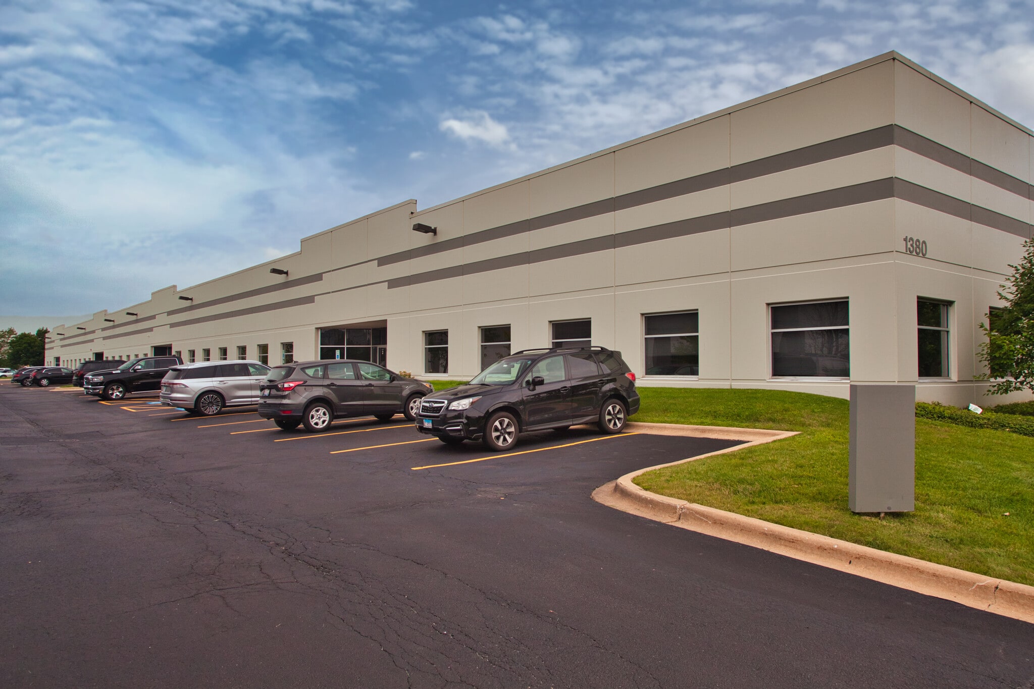 1380 Gateway Dr, Elgin, IL for lease Primary Photo- Image 1 of 5