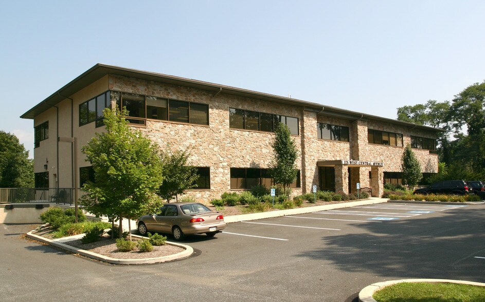 325 W Central Ave, Malvern, PA à louer - Photo du bâtiment - Image 2 de 6