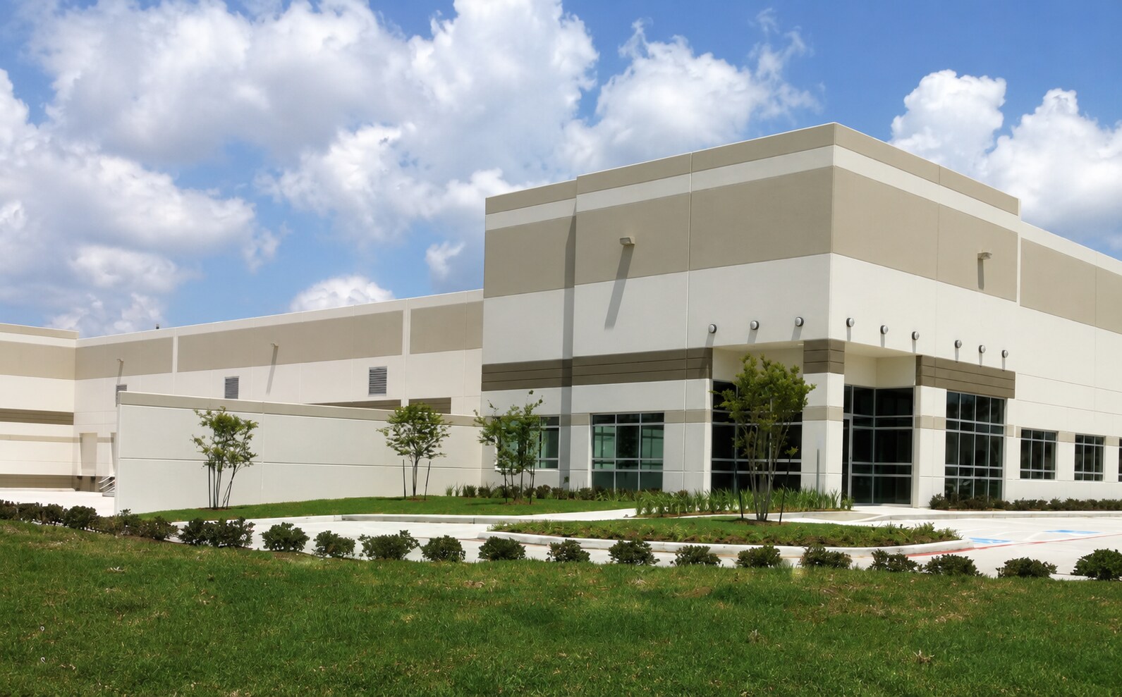 4741 World Houston Pky, Houston, TX à louer Photo du bâtiment- Image 1 de 2
