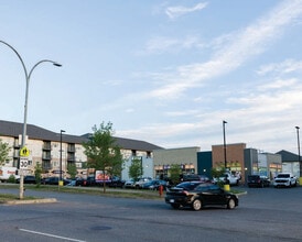 355 Loutit Rd, Fort McMurray, AB à louer Photo du bâtiment- Image 2 de 3