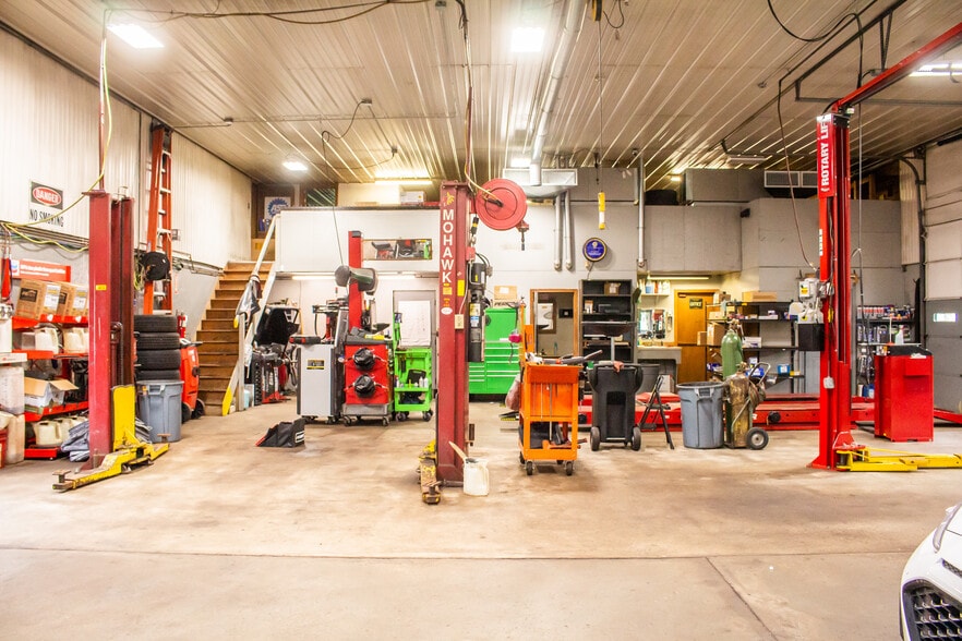 8 Englewood St, Webster, MA for sale - Building Photo - Image 3 of 55