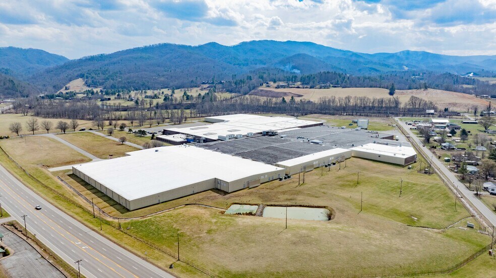 3916 US-421 South Hwy, Mountain City, TN à vendre - Photo du bâtiment - Image 3 de 5