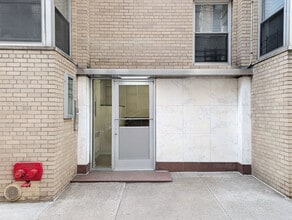 7 Lexington Ave, New York, NY à louer Photo du bâtiment- Image 1 de 8