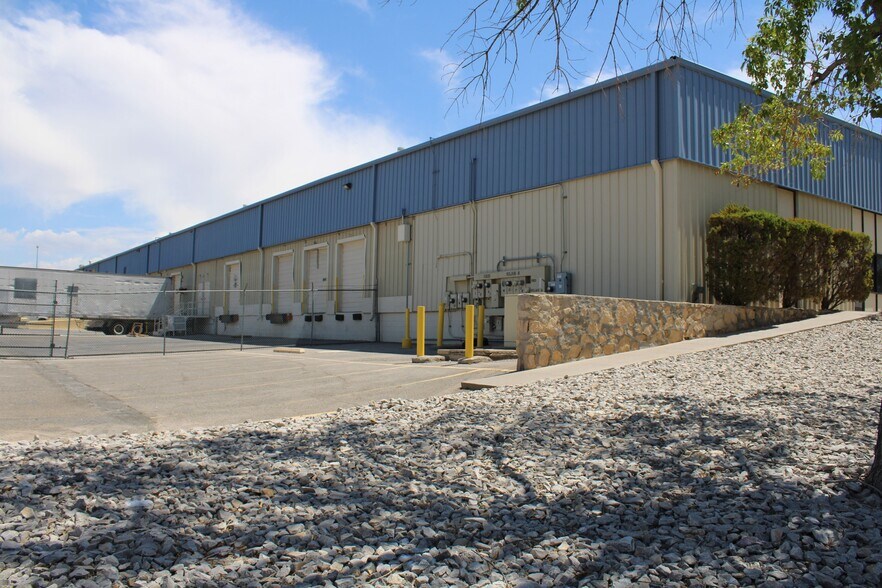 11501 Rojas Dr, El Paso, TX à louer - Photo du bâtiment - Image 2 de 5