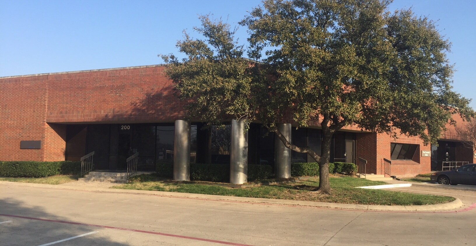 1440 Regal Row, Dallas, TX à vendre Photo principale- Image 1 de 1