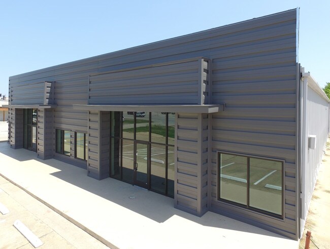 Plus de détails pour 1131 Fort Worth Dr, Denton, TX - Commerce de détail à vendre