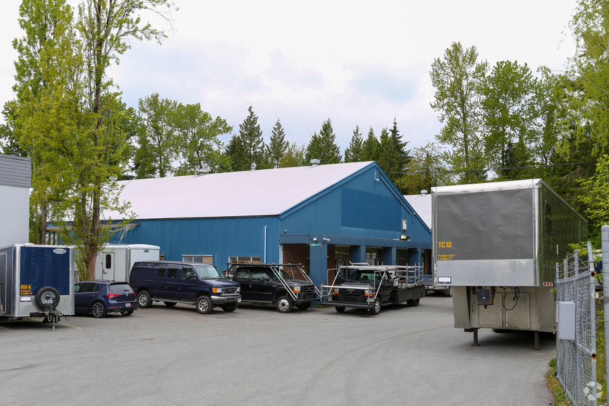 3455-3555 Bainbridge Ave, Burnaby, BC à louer - Photo du bâtiment - Image 1 de 2